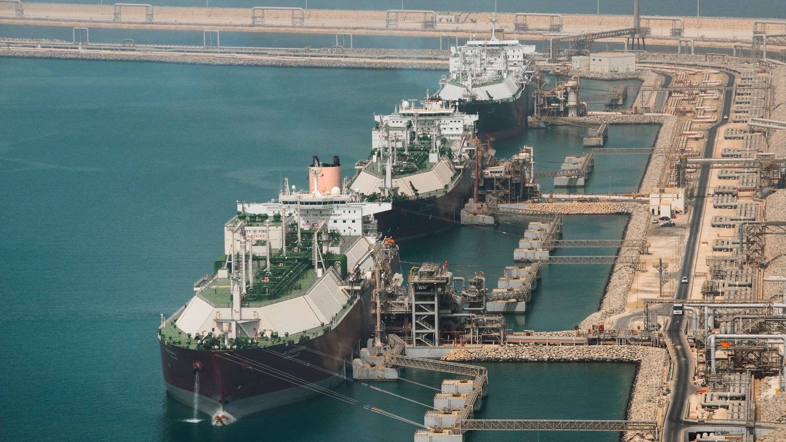 Qatar to deliver 2 million tons of LNG per year to Germany starting 2026
